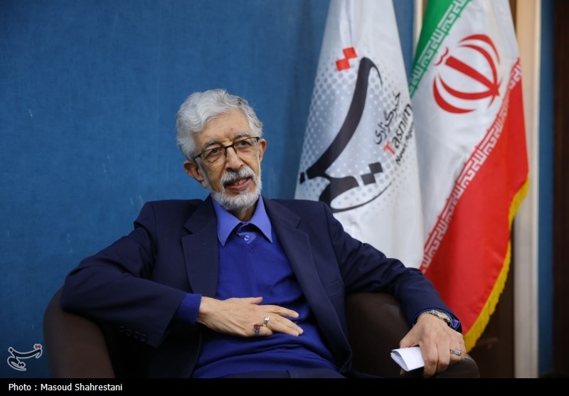 حضور مردم معجزه است؛ جهان ملت ایران را در صد و چند شب خدایی تماشا کند