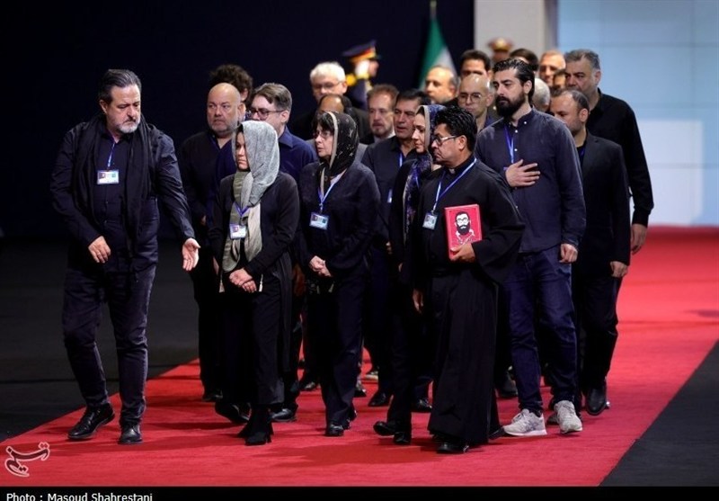 ادای احترام اسپانیایی‌ها با «خون دلی که لعل شد» به پیکر رهبر شهید