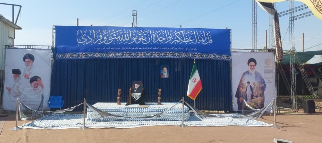 برافراشته شدن بزرگترین و بلندترین پرچم سرخ حسینی در مسیر نجف-کربلا