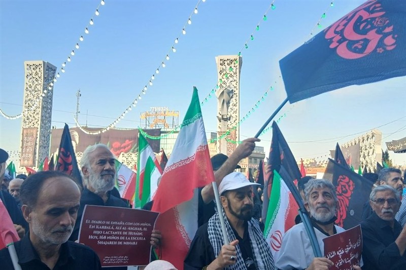 اقامه عزای اربعین در خیابانهای پایتخت؛ جاماندگان به میدان آمدند اقامه عزای اربعین در خیابانهای پایتخت؛ جاماندگان به میدان آمدند