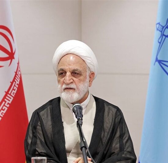 حضور رئیس دستگاه قضا در نماز جمعه دهلی در میان استقبال نمازگزاران