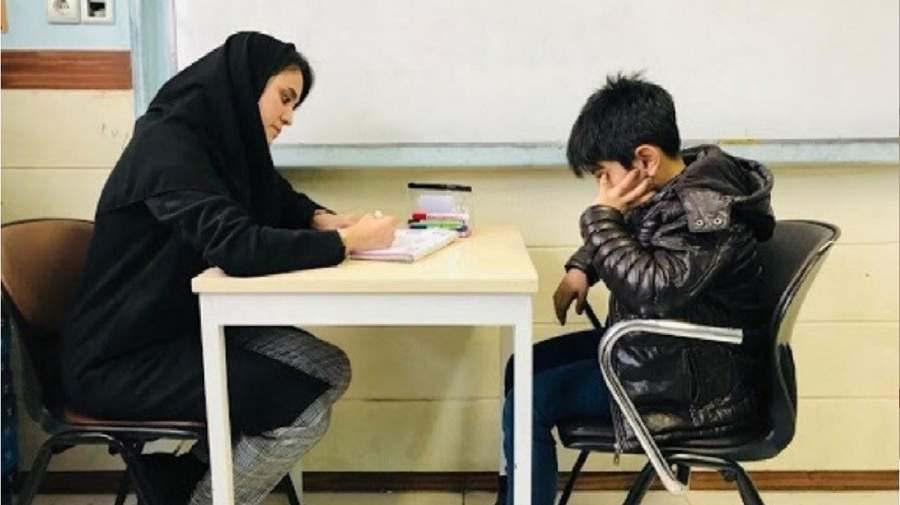 چرا مشاوران مدارس در حل مشکلات دانشآموزان امروزی با محدودیت مواجهاند؟ چرا مشاوران مدارس در حل مشکلات دانشآموزان امروزی با محدودیت مواجهاند؟